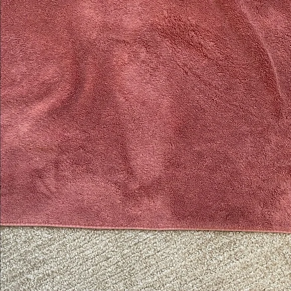 Luxurious Rose Bath Towel - Picture 5 of 10